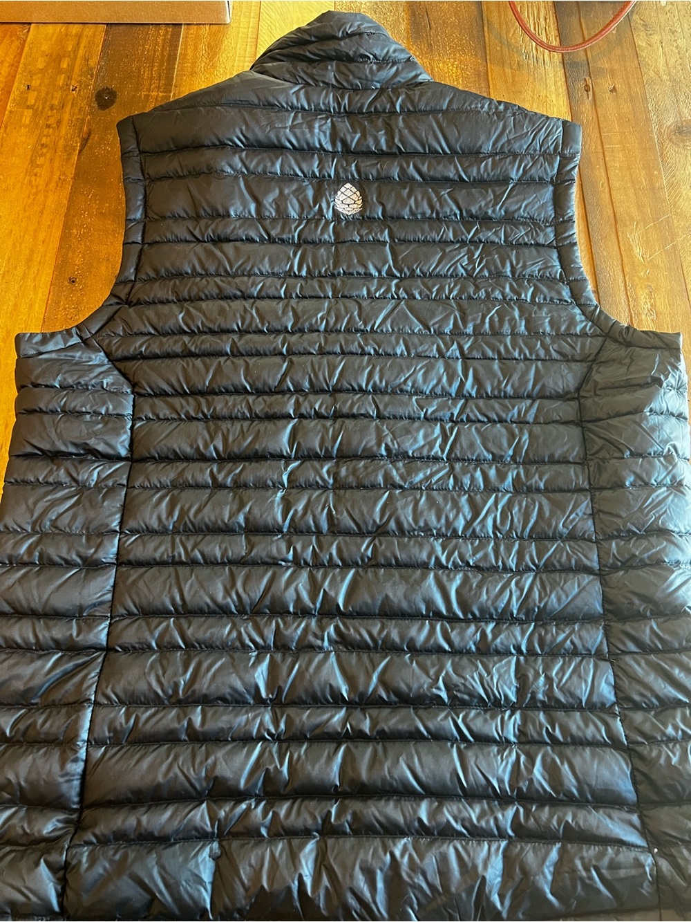 Stio Down Pinion Puffer Vest Mens Medium Black Park City Custom Resort EUC $199 - Picture 7 of 9